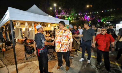 Bila Larut Malam dapat reaksi positif peniaga