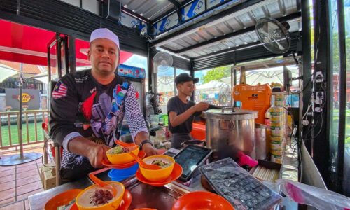 ‘Satu tong cendol tak cukup, habis awal..’