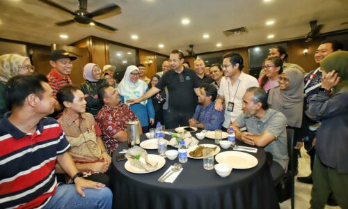 Hubungan simbiotik MPAG, pengamal media diperkukuh