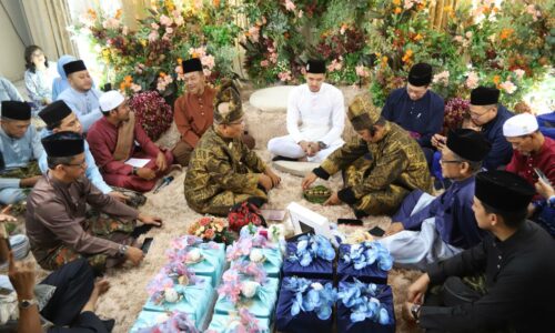 ‘Angkat kembali adat perkahwinan orang Melayu’
