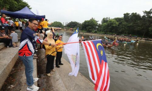 30 kumpulan berentap rebut gelaran juara perahu naga