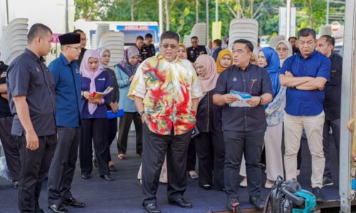 Asnaf antara dirai pada Jamuan Teh Rakyat bersama Agong
