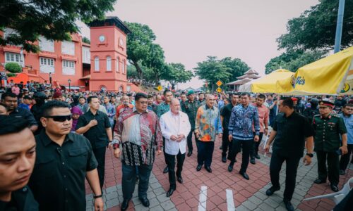 Sultan Ibrahim mencemar duli melawat Banda Hilir