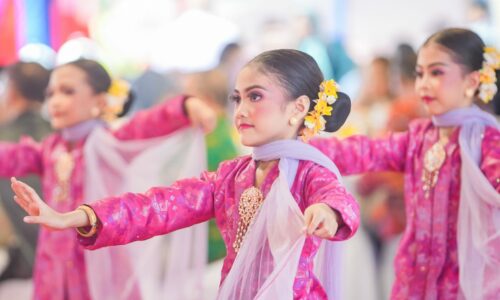 ‘Bangga buat persembahan depan Agong’