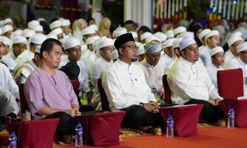 Gema alunan selawat di Dataran Sejarah