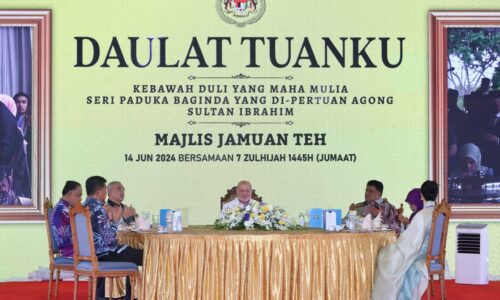 Agong hadir Majlis Jamuan Teh bersama rakyat Melaka