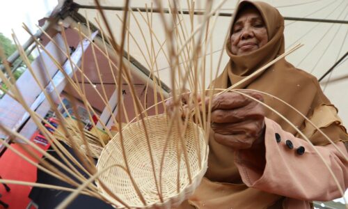 Pewaris tangan emas nenek