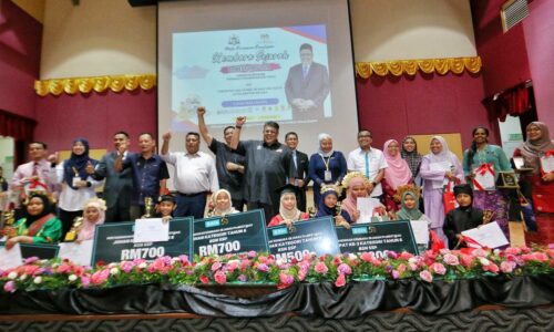 Ab Rauf taja murid di Parlimen Masjid Tanah saksikan Pameran Hang Tuah