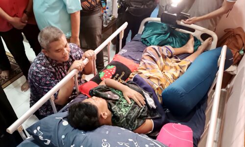 Pemutihan papan iklan haram di Melaka sedang dijalankan
