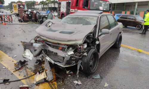 Lelaki maut kereta hilang kawalan, rempuh tiga kenderaan