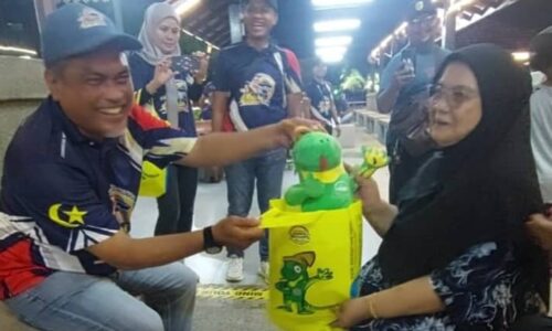 Bila Larut Malam jimat poket pelancong