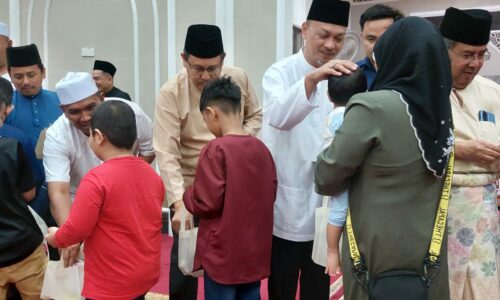168 anak yatim diraikan sempena 10 Muharam