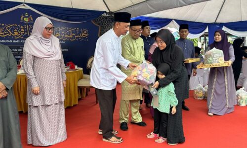 Sembunyi kesedihan demi anak