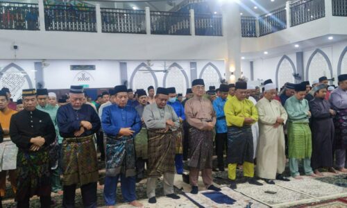 TYT dan isteri hadir ke Majlis Bacaan Yasin dan Doa Kesyukuran