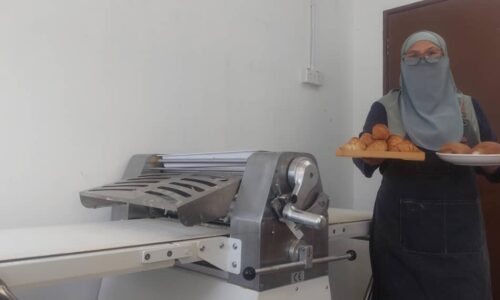 MAIM BANTU PEMBUAT ROTI JADI USAHAWAN BERJAYA