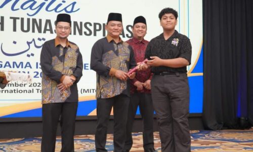 142 ANAK ASNAF CEMERLANG DIRAIKAN