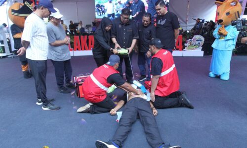 PARAKOM MELAKA KENDALI LEBIH 150 KES KECEMASAN