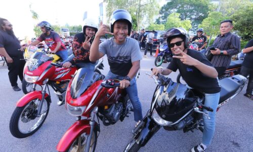 MELAKA SEDIA PLATFORM BERGAMBAR UNTUK KENANGAN RXZ MEMBERS