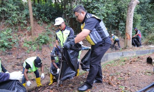 PEMBERSIHAN LONGKANG LEBIH KERAP – JKR MELAKA