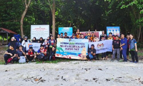 KKBBM JAGA KEBERSIHAN TAMAN LAUT MELAKA