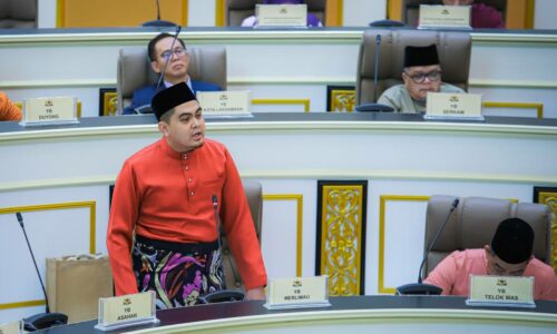 SEWA DRON HARGA BERPATUTAN BANTU PESAWAH MELAKA