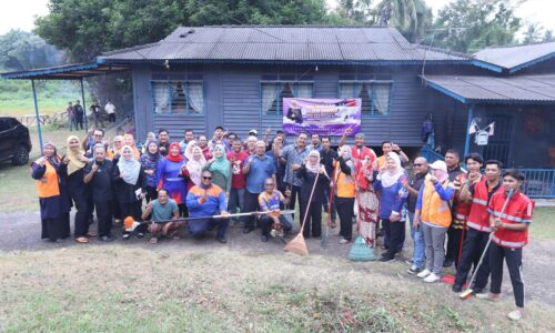 W.R.U.R: KEMBARA KAK SOM DEKATI MASYARAKAT