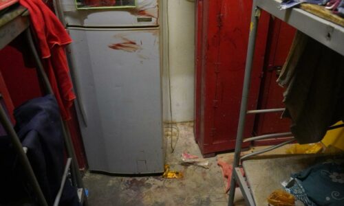 PEKERJA ASING TIKAM RAKAN SEDANG TIDUR GARA-GARA KRIKET