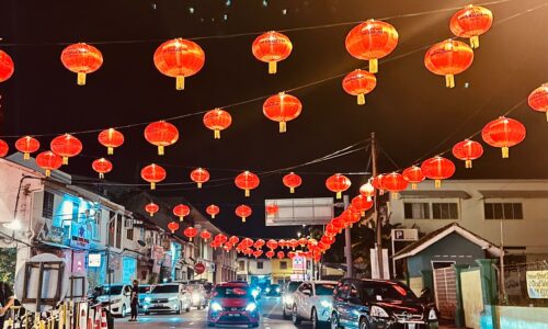 RIBUAN TANGLUNG HIASI BANDARAYA MELAKA