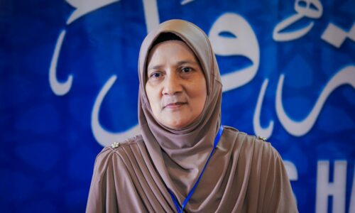 ROZIAH TIDAK JEMU BACA AYAT SUCI AL-QURAN