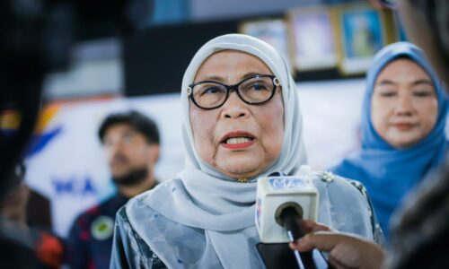 MELAKA PERGIAT KEMPEN TUKAR KAD OKU BAHARU