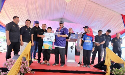 ANAK ‘BERTUAH’ HADIAHKAN MOTOSIKAL BAHARU UNTUK BAPA