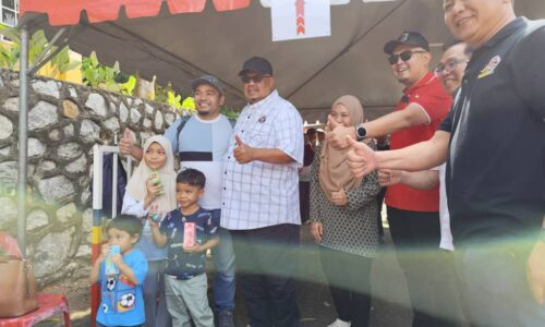 PENGUNJUNG ZOO MELAKA MULA TUNGGU DARI JAM 5 PAGI