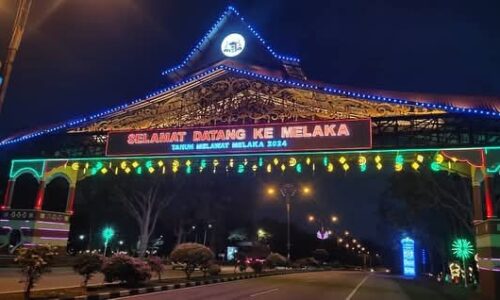 PINTU MASUK AYER KEROH ‘BERCAHAYA’ SAMBUT KEPULANGAN ANAK RANTAU