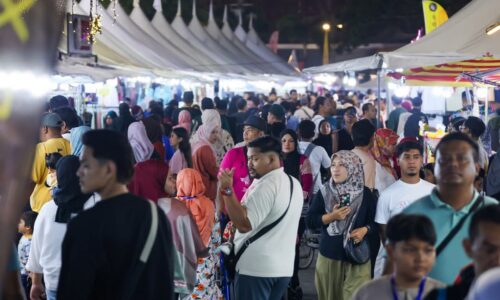 PENIAGA BAZAR IKONIK BANDA HILIR UCAP TERIMA KASIH KEPADA KETUA MENTERI