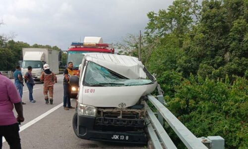 LELAKI MAUT, VAN TERBABAS REMPUH BESI PENGHADANG