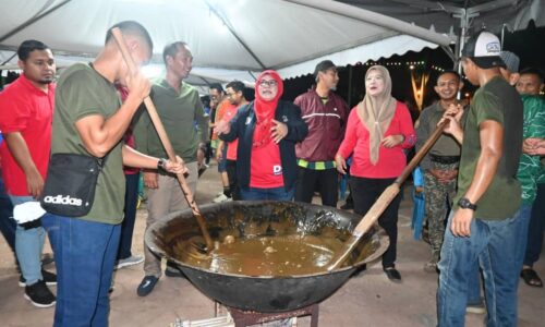 KUMPUL ANAK PERANTAU PANTAI KUNDOR, RAI AIDILFITRI BERSAMA