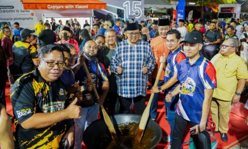 40 KAWAH DODOL SEMARAK SUASANA SYAWAL DI MELAKA