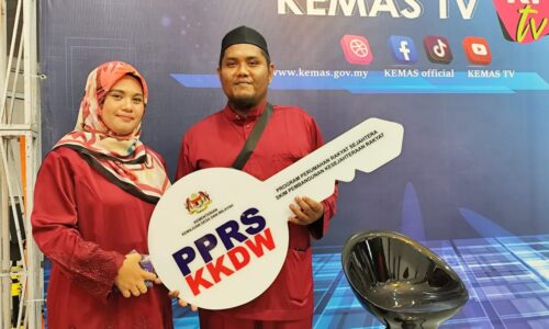 PEKERJA LADANG BERSYUKUR SAMBUT AIDILFITRI DI RUMAH BAHARU