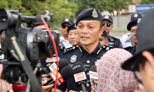 POLIS MELAKA LAKSANA PENGUATKUASAAN MENYELURUH, PANTAU KESELAMATAN SEPANJANG OP SELAMAT 24