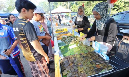 JUAL 5,000 ANEKA KUIH SETIAP HARI