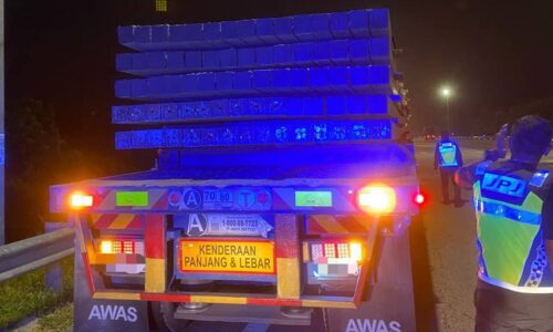 JPJ MELAKA SITA KERETA MEWAH, KELUAR 128 NOTIS PELBAGAI KESALAHAN