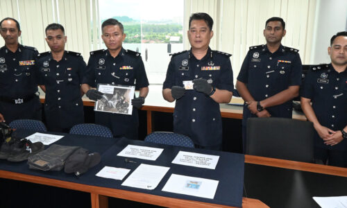 ‘ZARUL SOLO’ SAMUN KEDAI EMAS DITAHAN