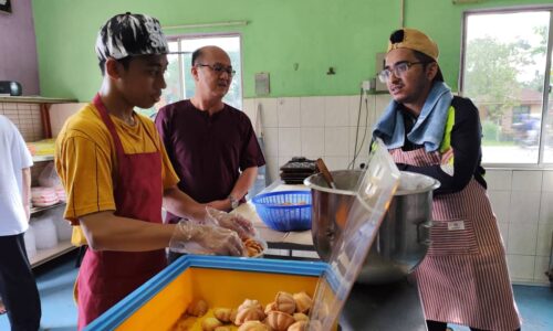 REALISASI IMPIAN ANAK MUDA LEBARKAN PERNIAGAAN BAULU MACHAP JAYA