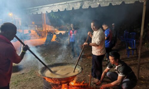 KACAU DODOL SEKAMPUNG DURIAN TUNGGAL LUAR BIASA MERIAH