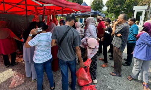 AIDILFITRI: ORANG MELAKA BERHEMAH DALAM BERBELANJA
