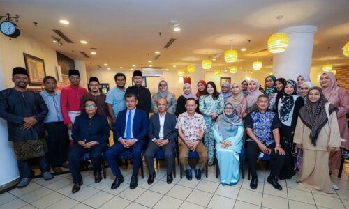 MHISB RAI KAKITANGAN DAN AHLI LEMBAGA PENGARAH PADA JAMUAN AIDILFITRI