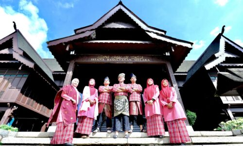 PERZIM LESTARIKAN BUSANA TRADISIONAL KLASIK