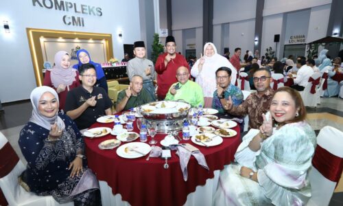 PERBADANAN KETUA MENTERI RAIKAN RAKAN STRATEGIK PADA MAJLIS RUMAH TERBUKA AIDILFITRI