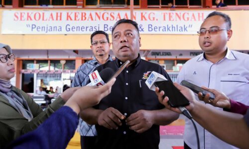 PEMBINAAN JALAN BAHARU KUALA LINGGI-AYER MOLEK, MASJID TANAH BERMULA HUJUNG TAHUN INI