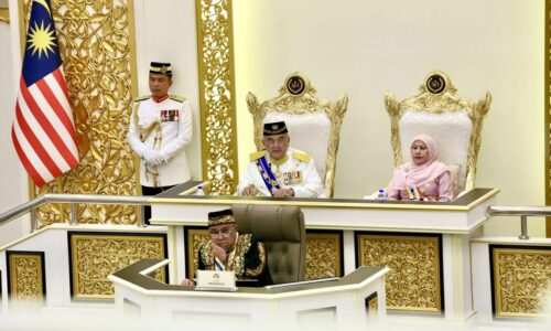 90 INISIATIF BUKTI KOMITMEN KERAJAAN MELAKA UNTUK RAKYAT